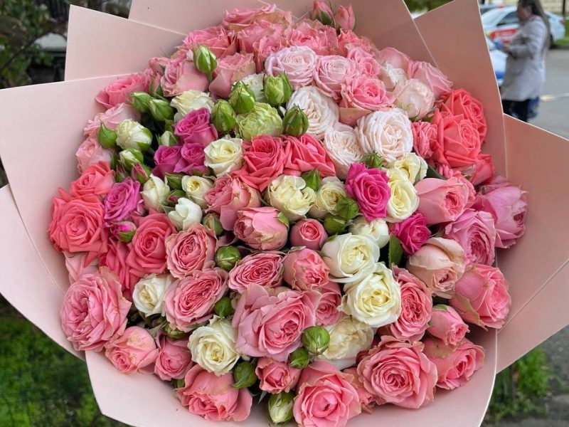 Букет кустовых роз Микс