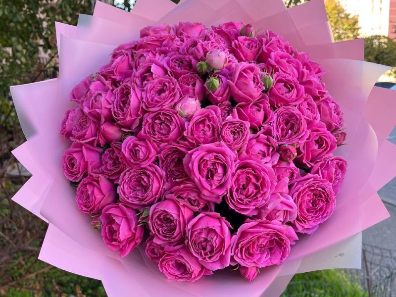 Букет кустовых роз